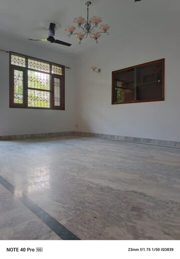 Room in 3 BHK Builder Floor at Saket – for Rent