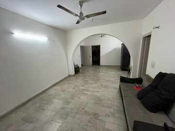 Building Lobby in 3 BHK Builder Floor at Ansal Sushant Lok I, Sector 43 – for Rent