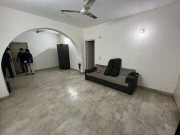 Parking in 3 BHK Builder Floor at Ansal Sushant Lok I, Sector 43 – for Rent
