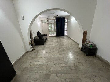 Building Lobby in 3 BHK Builder Floor at Ansal Sushant Lok I, Sector 43 – for Rent