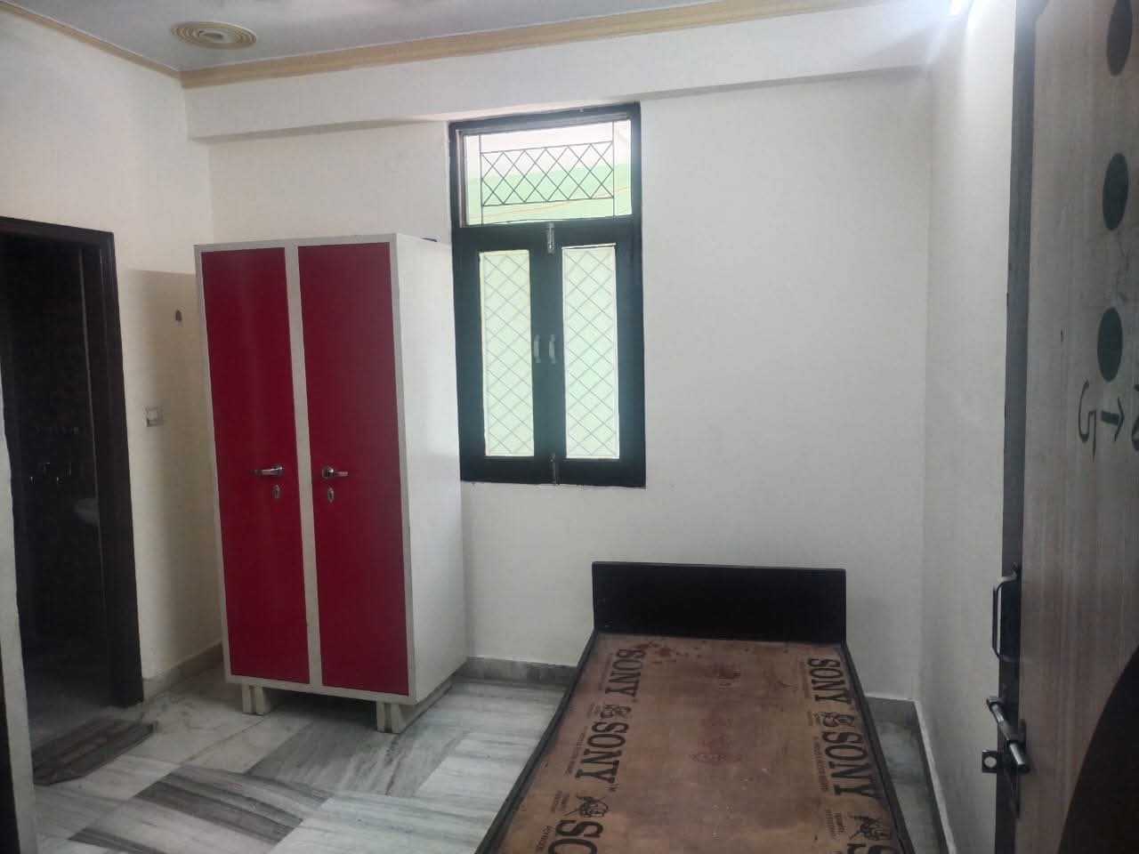 1 RkBuilder Floor For Rent in Saket