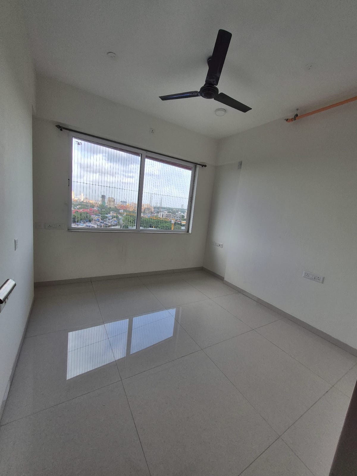 2 BHK + Extra Room Apartment For Rent in Raheja Acropolis