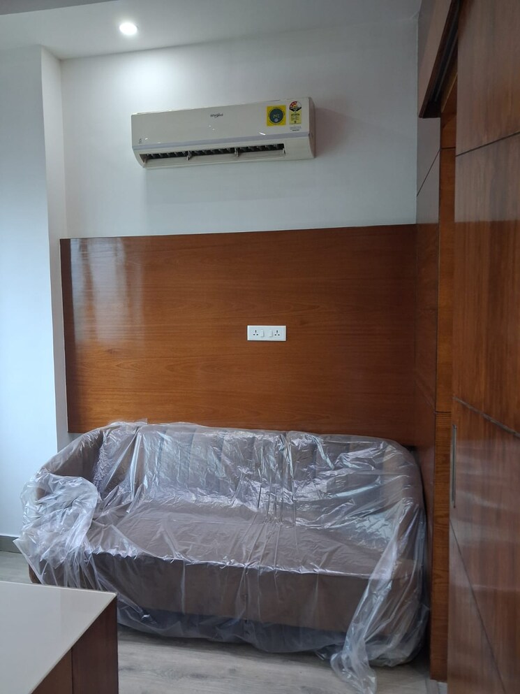 Bedroom, emaar-emerald-plaza Commercial Office Space 641 Sq.Ft. In Sector 65 Gurgaon 9054872