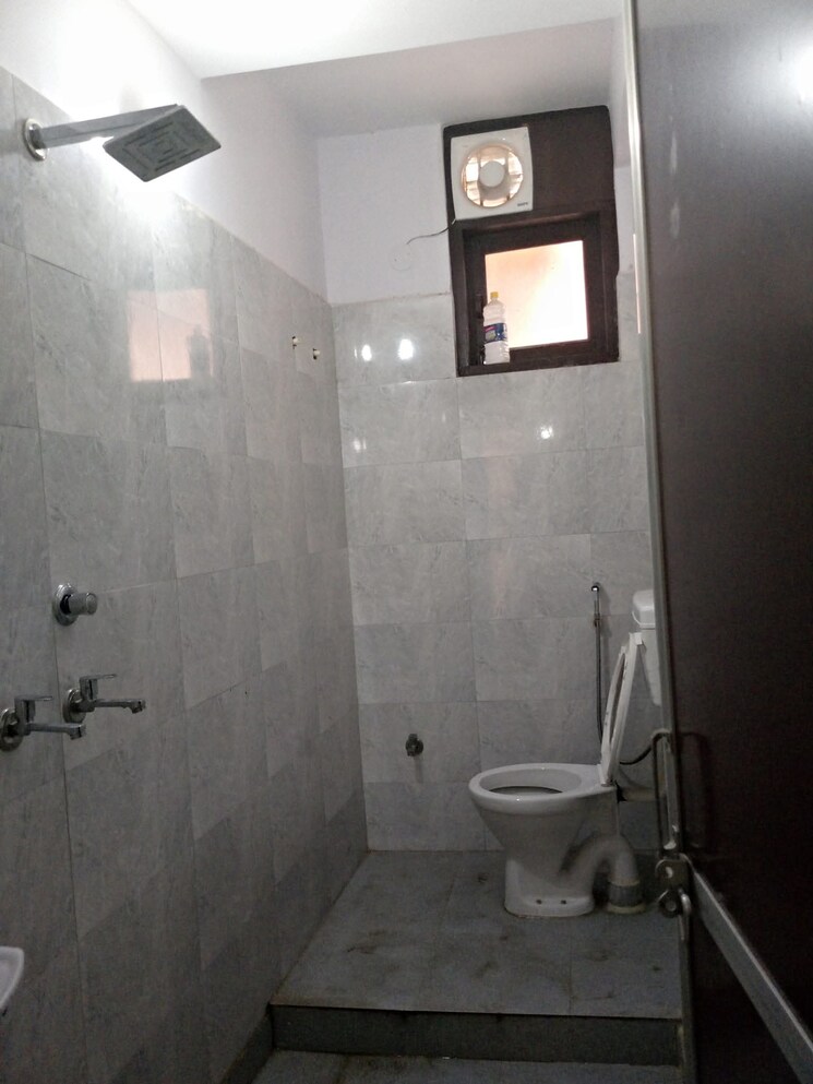 Bathroom, saket 1 RK 500 Sq.Ft. Builder Floor In Saket Delhi 9054877