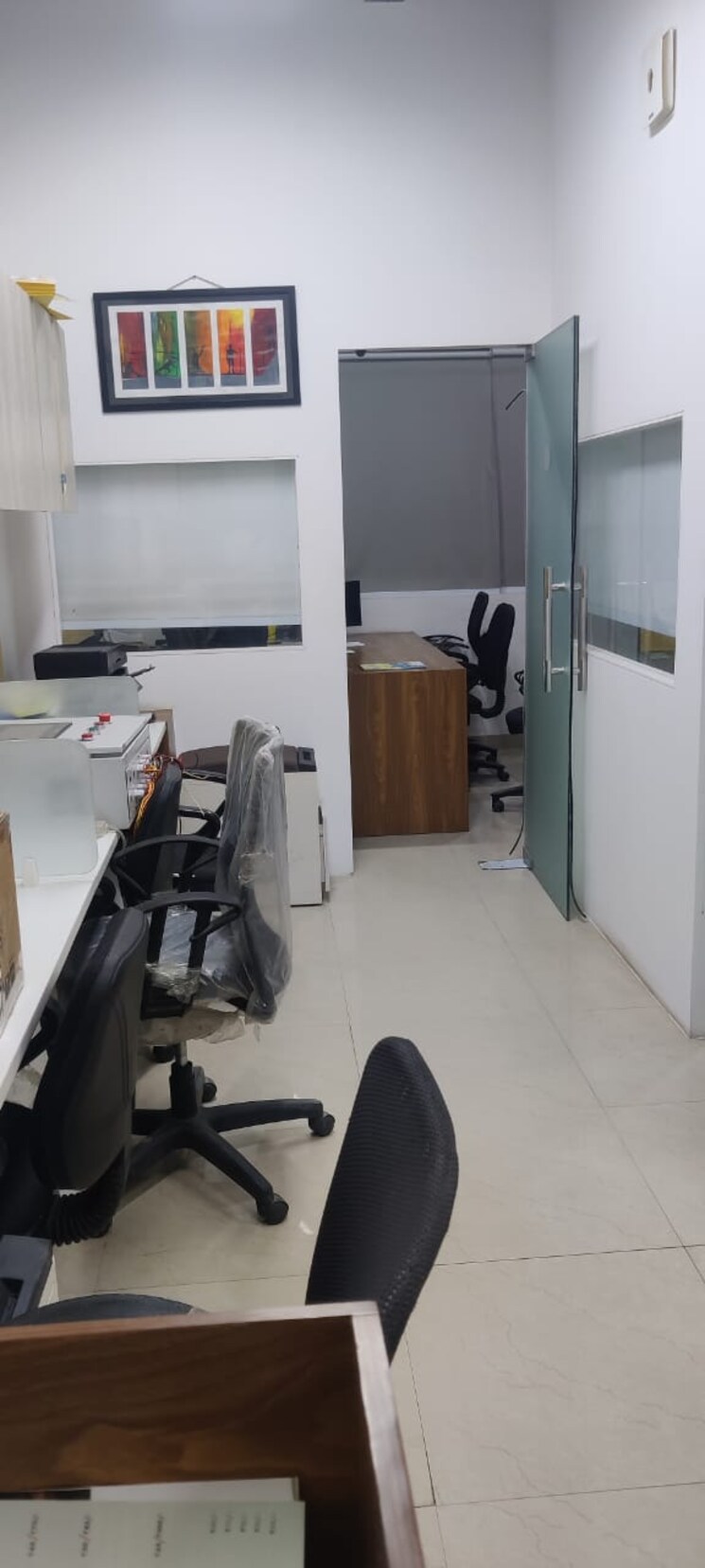 Team Area, emaar-emerald-plaza Commercial Office Space 641 Sq.Ft. In Sector 65 Gurgaon 9054903