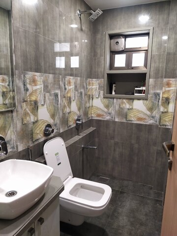 Bathroom in 3 BHK Apartment at Prabhu Kutir, Gowalia Tank – for Sale
