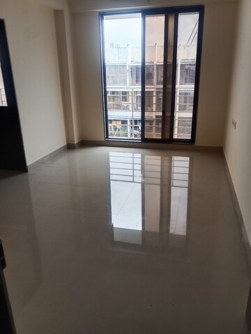 Room in 1 BHK Apartment at Ornate Galaxy, Naigaon East – for Rent