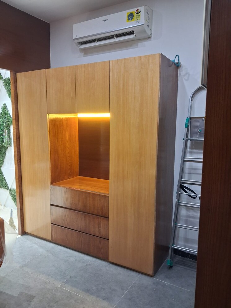 Room, vipul-trade-centre Commercial Office Space 970 Sq.Ft. In Sector 48 Gurgaon 9054970