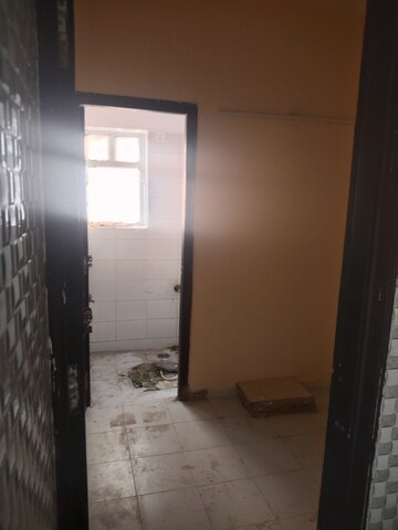 Room in 4 BHK Apartment at Sector 28 – for Rent