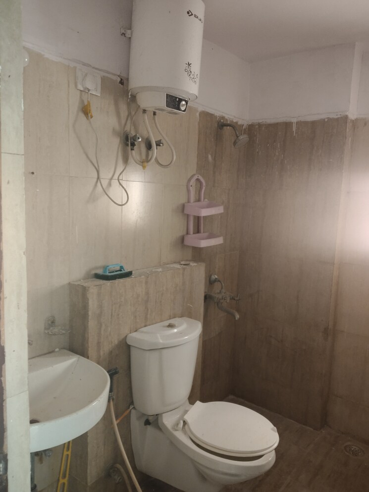 Bathroom, sector 28 4 Bedroom 2700 Sq.Ft. Apartment In Sector 28 Faridabad 9054975