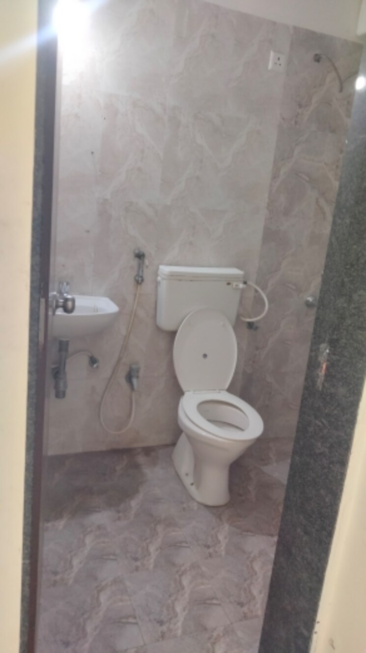 Bathroom, sanskruti-jardin 3 Bedroom 1120 Sq.Ft. Apartment In Baner Pune 9054980