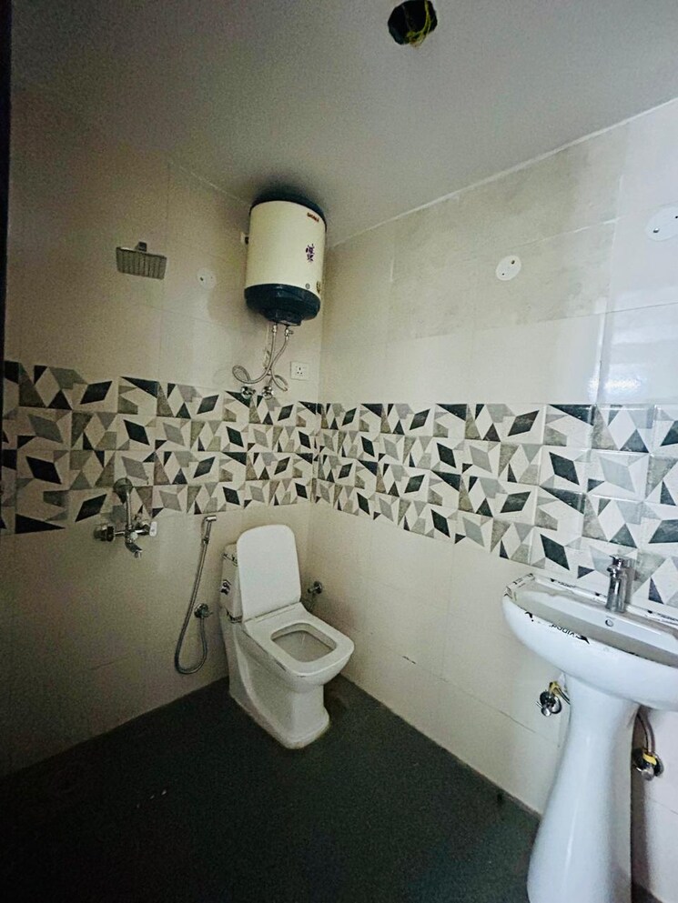 Bathroom, dwarka 1 Bedroom 51 Sq.Mt. Apartment In Dwarka Delhi 9054996