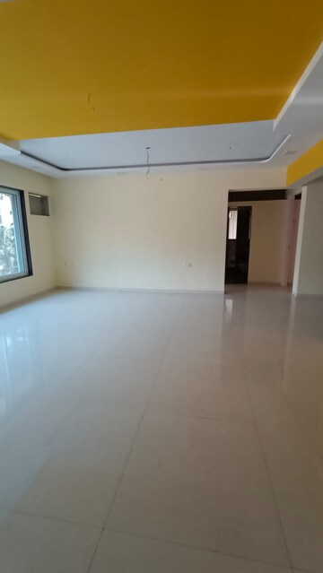 Room in 2 BHK Apartment at Sawali CHS Ghatkopar East, Ghatkopar East – for Rent