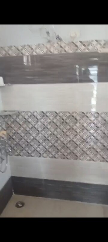 Bathroom in 2 BHK Builder Floor at Sector 40 – for Rent
