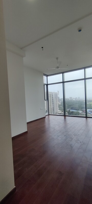 Room in 3 BHK Apartment at Piramal Mahalaxmi North Tower, Mahalaxmi – for Rent