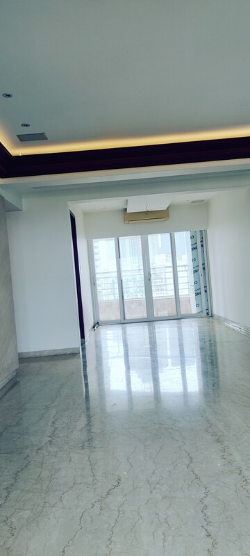 Room in 3 BHK Apartment at Piramal Mahalaxmi North Tower, Mahalaxmi – for Rent