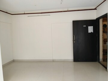 Room in 2.5 BHK Apartment at Hubtown Hillcrest JVLR, Andheri East – for Rent