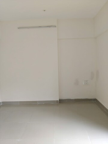 Room in 2.5 BHK Apartment at Hubtown Hillcrest JVLR, Andheri East – for Rent