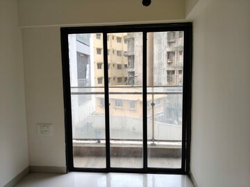 Room in 2.5 BHK Apartment at Hubtown Hillcrest JVLR, Andheri East – for Rent
