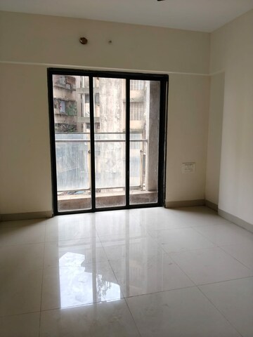 Room in 2.5 BHK Apartment at Hubtown Hillcrest JVLR, Andheri East – for Rent