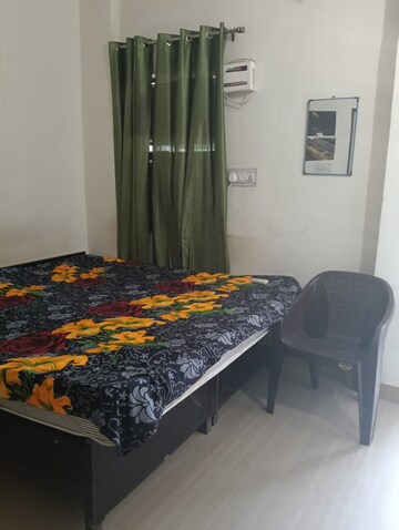 Bedroom in 2 BHK Builder Floor at Sector 40 – for Rent