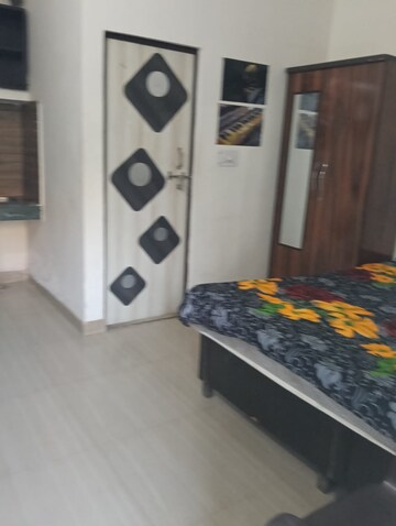 Bedroom in 2 BHK Builder Floor at Sector 40 – for Rent