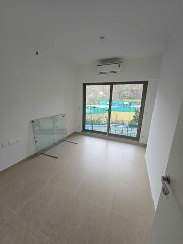 Room in 2 BHK Apartment at Kanakia Silicon Valley, Powai – for Rent