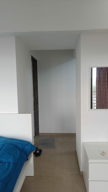 Room in 3.5 BHK Apartment at Kanakia Silicon Valley, Powai – for Rent