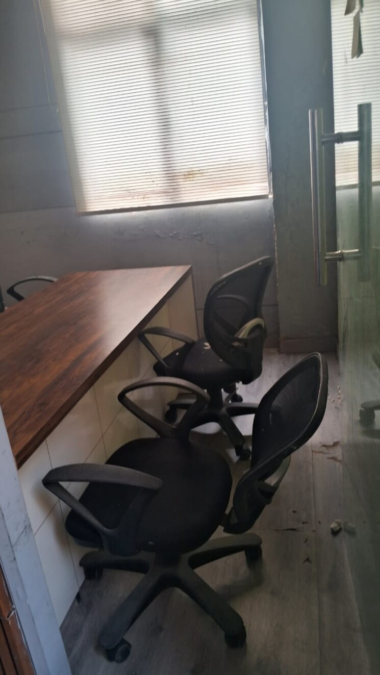 Team Area, netaji subhash place Commercial Office Space 200 Sq.Ft. In Netaji Subhash Place Delhi 9055116