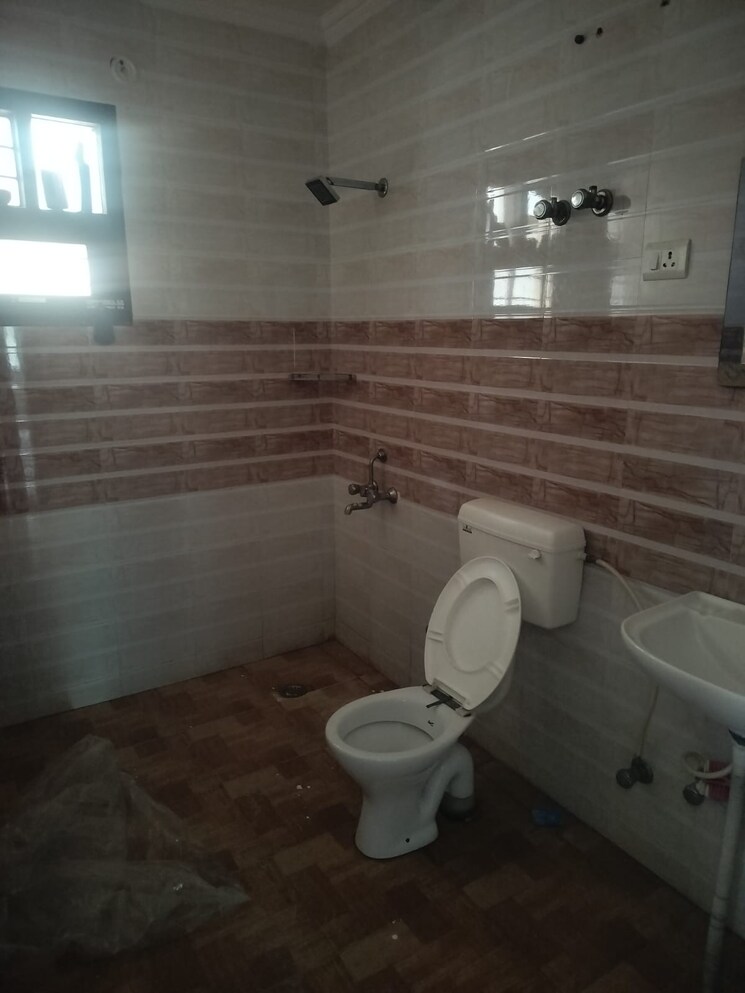 Bathroom, sector 40 1 Bedroom 899 Sq.Ft. Builder Floor In Sector 40 Gurgaon 9055118