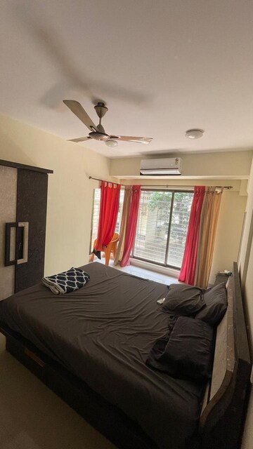 Bedroom in 2 BHK Apartment at Khar West – for Rent