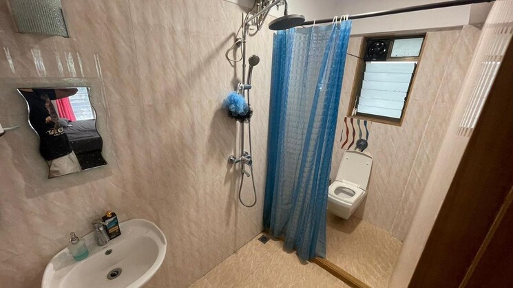 Bathroom, khar west 2 Bedroom 820 Sq.Ft. Apartment In Khar West Mumbai 9055117