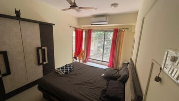 Bedroom in 2 BHK Apartment at Khar West – for Rent