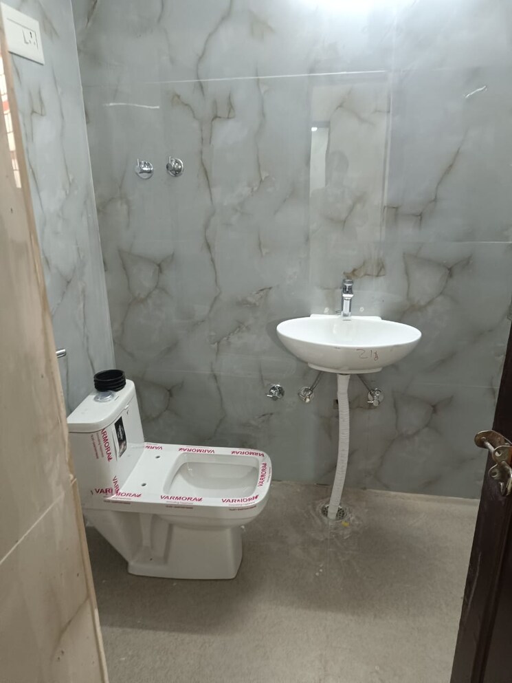 Bathroom, sector 40 2 Bedroom 1399 Sq.Ft. Builder Floor In Sector 40 Gurgaon 9055119