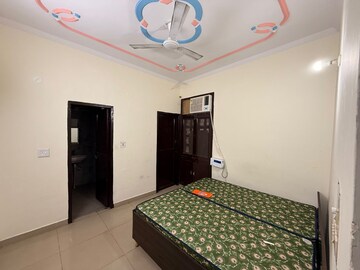 Bedroom in 2 BHK Builder Floor at Sector 40 – for Rent