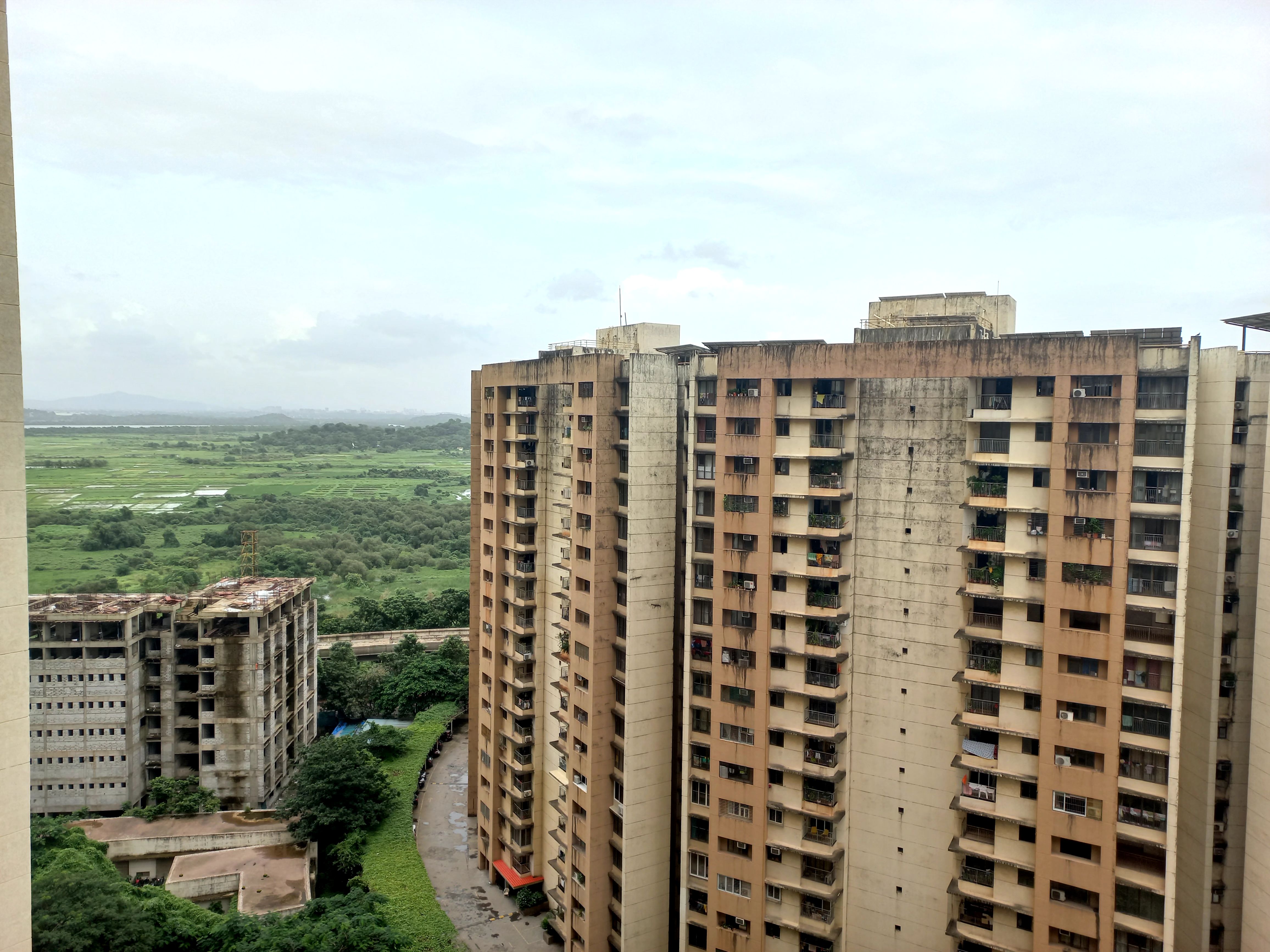2.5 BHK + Extra Room Apartment For Sale in Lodha Splendora