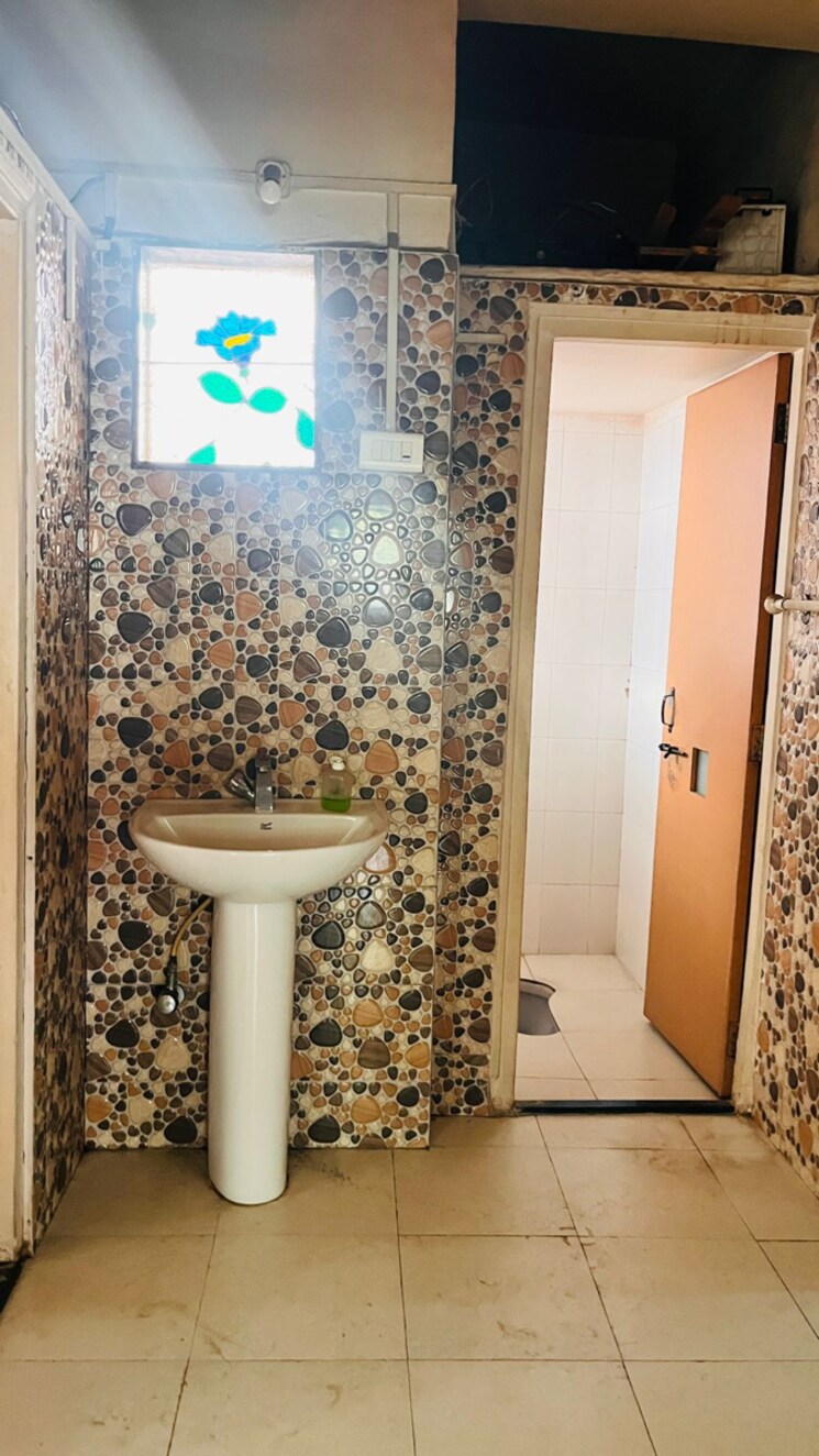 Bathroom, taware colony 3 Bedroom 1250 Sq.Ft. Apartment In Taware Colony Pune 9055124