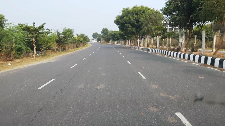 Nearby, sector 27 yamuna expressway  1008 Sq.Yd. Plot In Sector 27 Yamuna Expressway Greater Noida 9055129