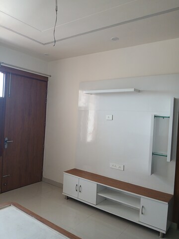 Room in 3 BHK Builder Floor at Sector 1-4 – for Rent