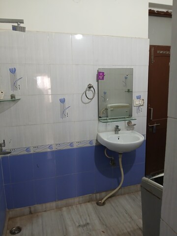 Bathroom in 2.5 BHK Builder Floor at Sector 9 – for Rent