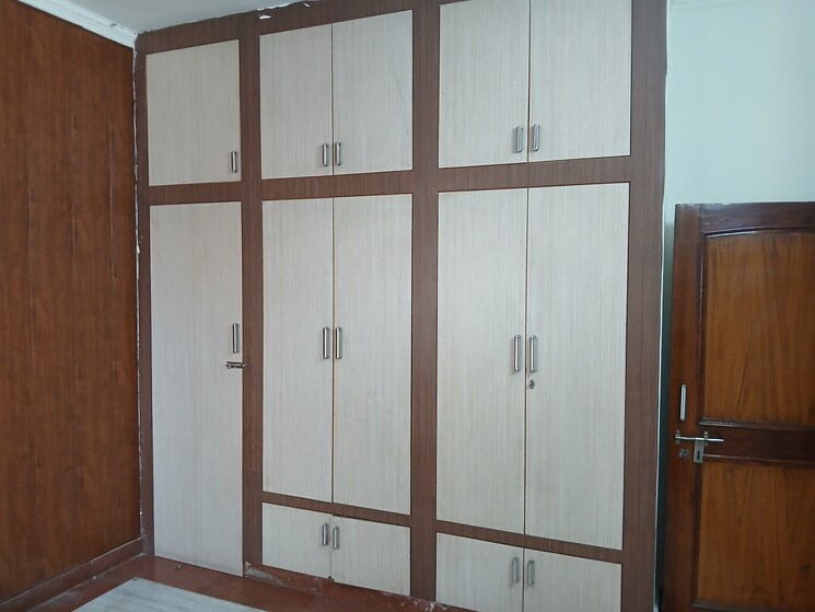 Room, sector 9 2.5 Bedroom 250 Sq.Yd. Builder Floor In Sector 9 Hisar 9055163