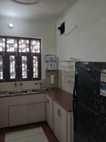 Furnished Amenities in 2.5 BHK Builder Floor at Sector 9 – for Rent