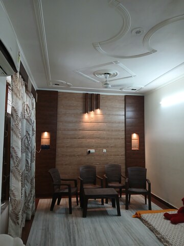Living Room in 2.5 BHK Builder Floor at Sector 9 – for Rent