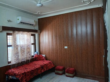 Bedroom in 2.5 BHK Builder Floor at Sector 9 – for Rent