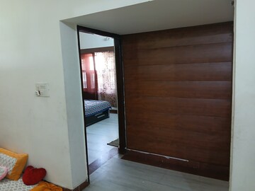Room in 2.5 BHK Builder Floor at Sector 9 – for Rent