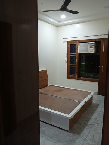 Room in 2 BHK Builder Floor at Sector 9 – for Rent
