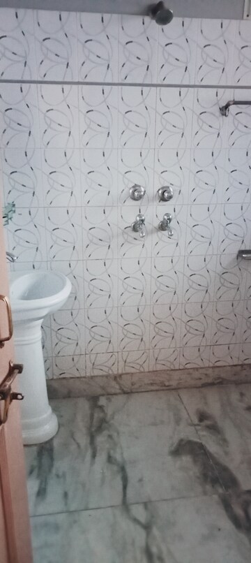 Bathroom in 2 BHK Builder Floor at Sector 14 – for Rent