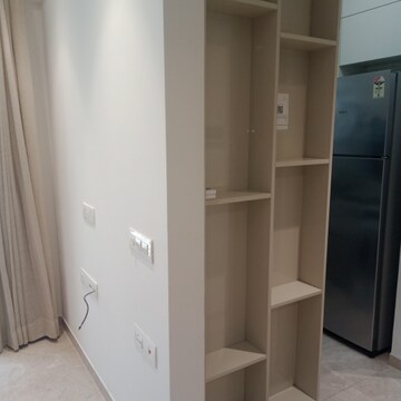 Room in 1 BHK Apartment at Hiranandani Regent Hill, Powai – for Rent