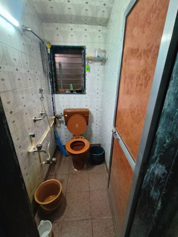 Bathroom, shraddha-darshan-santacruz 2 Bedroom 650 Sq.Ft. Apartment In Santacruz East Mumbai 9055190