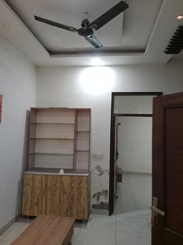 Room in 1.5 BHK Builder Floor at Ansals Sushant City – for Rent
